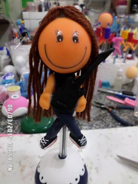 CANETA MENINA COM GUITARRA