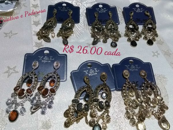 brinco com pedras