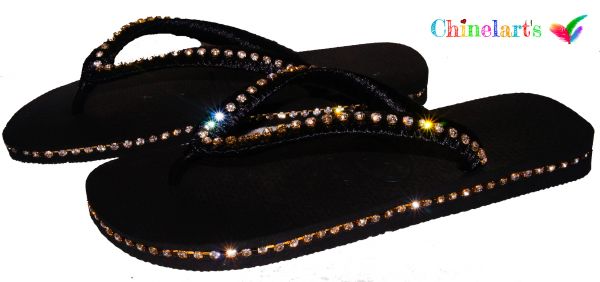 Chinelo Preto com Strass Lateral e Tira Preta