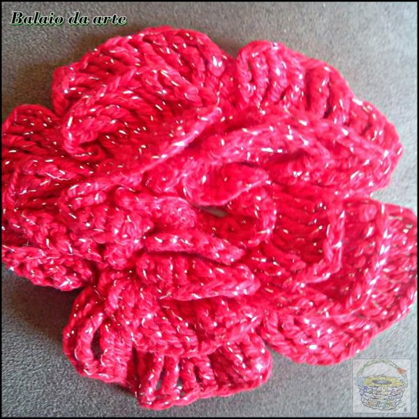 Flor em crochê para cabelo