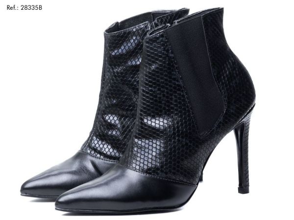 Bota Cano Curto BICO FINO PRETA- TORRICELLA
