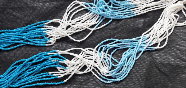 Colar azul/branco
