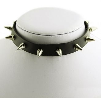 Choker com espinhos