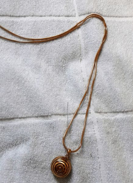 colar faschion dourado