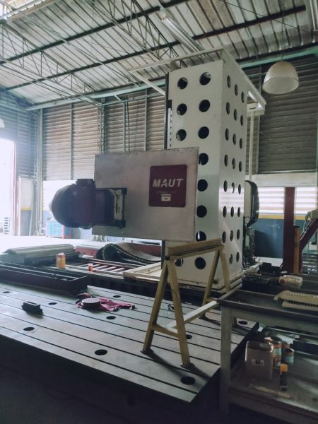 Fresadora Banco Fixo CNC MAUT 4500 mm / Cinco Eixos Usada