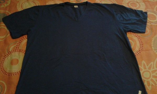 Camiseta azul gola V tam.G4