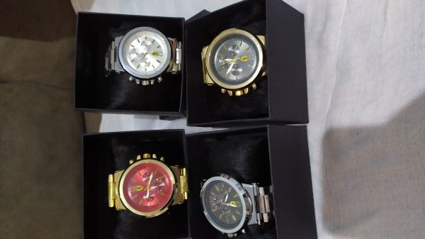 Relógio Ferrari a prova de água em atacado