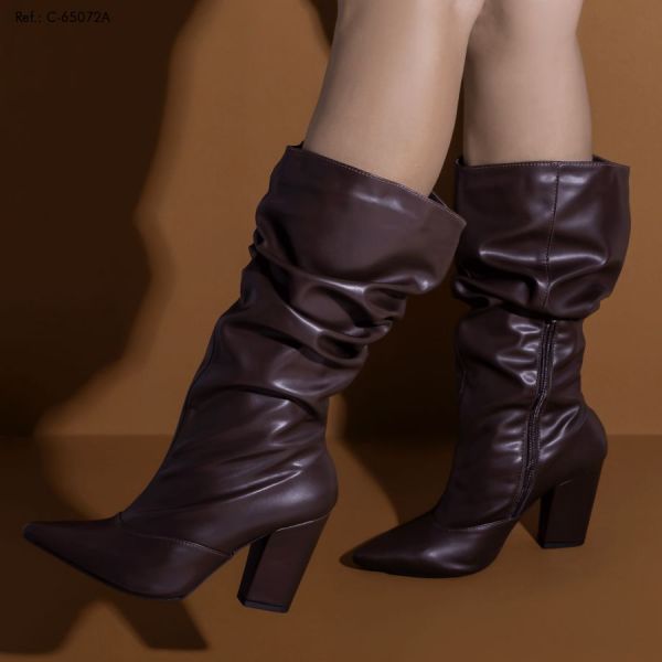 Bota Cano longo BICO FINO PRETA- TORRICELLA