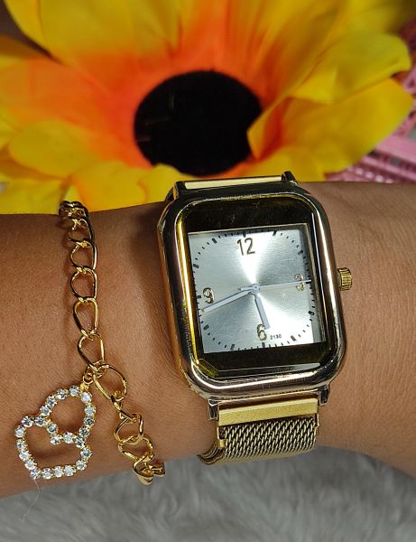 Relógio feminino retrô dourado