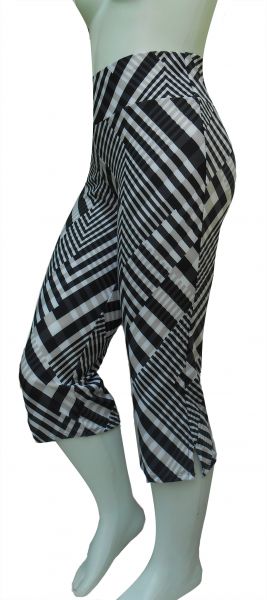 pantacourt/calça capri 48/50, cintura alta, estampa geométrica preto e branco,suplex 360