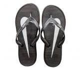 Chinelo Nike Color Preto e Prata 69