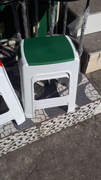 Banqueta Plástico Forte Suporta 120kg