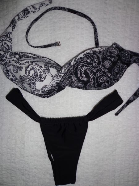 Biquíni com bojo e alça remível