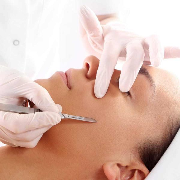 Dermaplaning facial