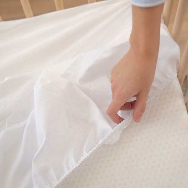 *PROTETOR DE COLCHÃO CASAL IMPERMEÁVEL*  *MATERIAL*: Polietileno e polipropileno  *MEDIDAS*: 1, 90 c