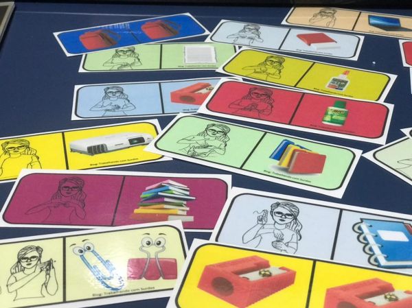10ª Apostila: Material Escolar em Libras