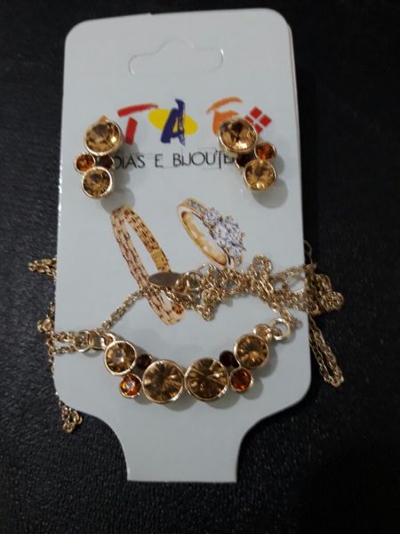 Conjunto Brinco  e Colar Pingo Dourado