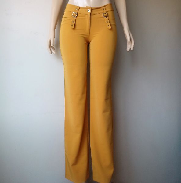 CALÇA FLARE  EM ALFAIATARIA