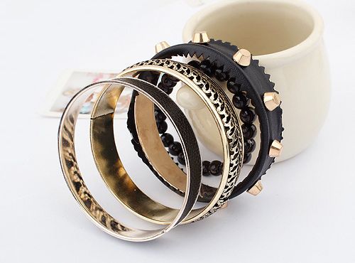 Vindima Estilo Rebites Decorado Multi Camadas Liga e Couro Pulseira para Mulher