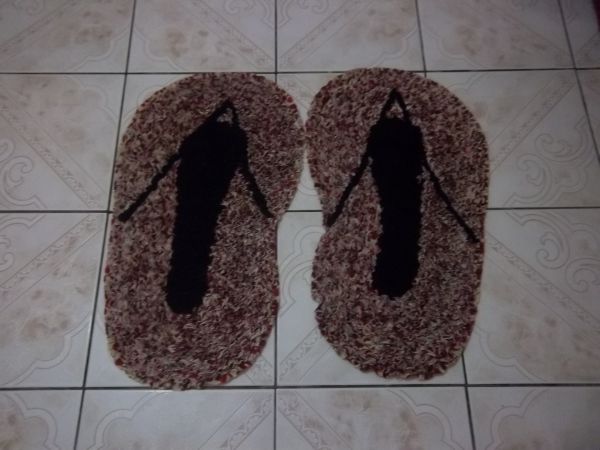 tapete formato de chinelo pequeno