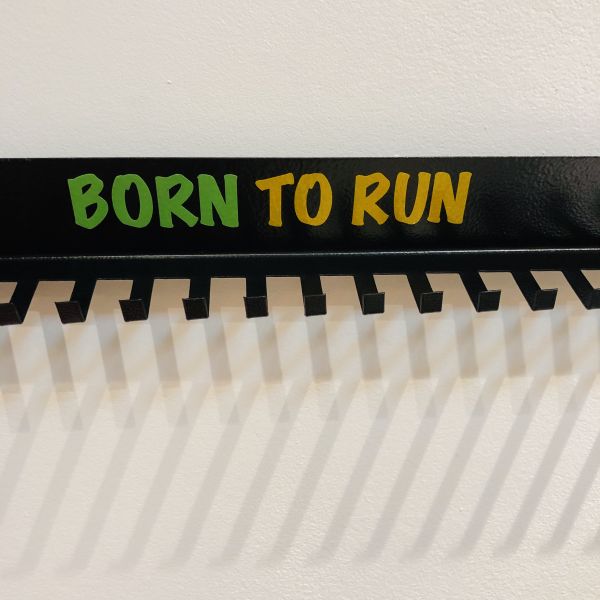 Porta medalha BORN TO RUN 30 ganchos