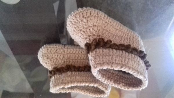 SAPATINHOS EM TRICO E CROCHE