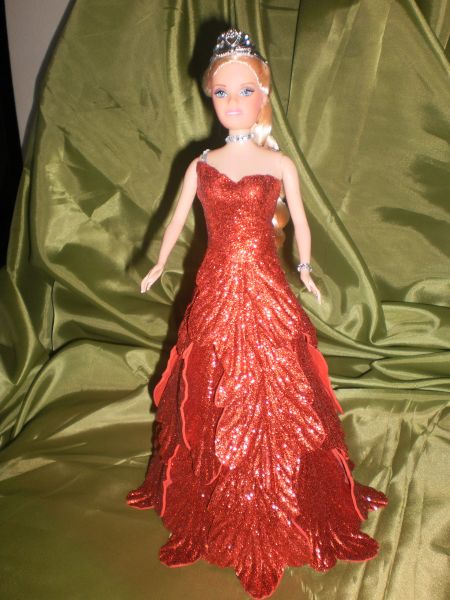 BONECA VERMELHA