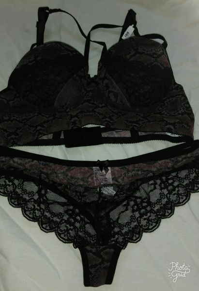 Conjunto corpete strappy e fio em tule