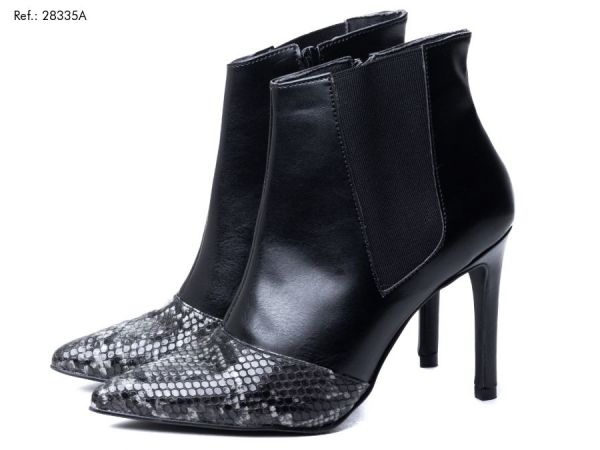 Bota Cano Curto BICO FINO PRETA- TORRICELLA