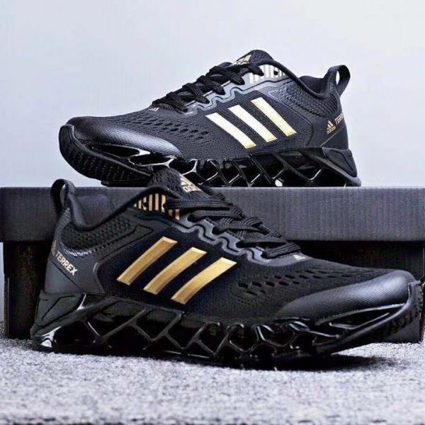 Tênis Adidas terrex