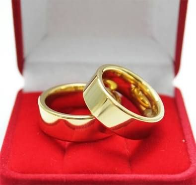 Par de Alianças 7 mm em tungstênio banhadas a ouro 18k