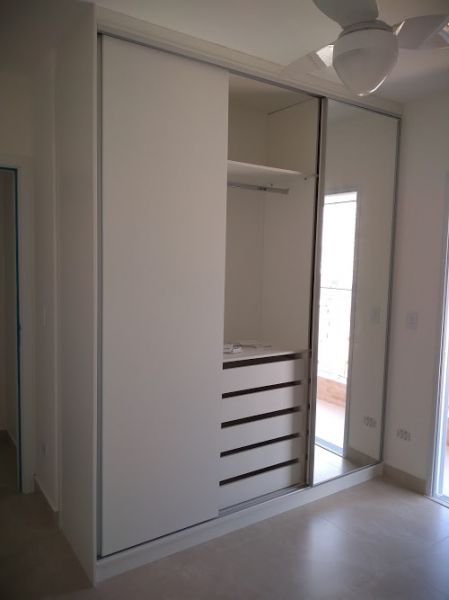 GUARDA ROUPA COM 1 PORTA DE ESPELHO