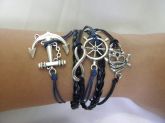 Pulseira de couro com pingente