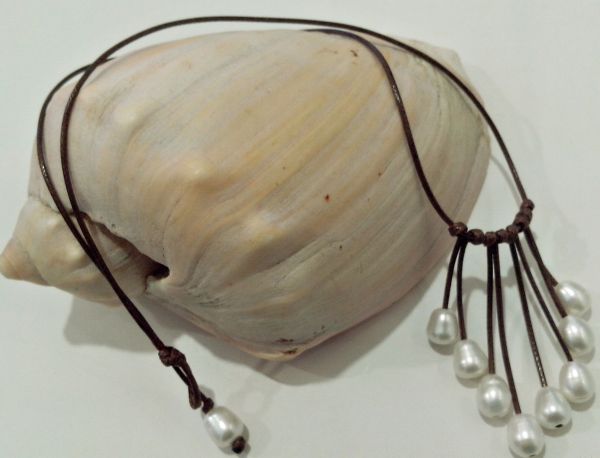 Cordão com pérolas