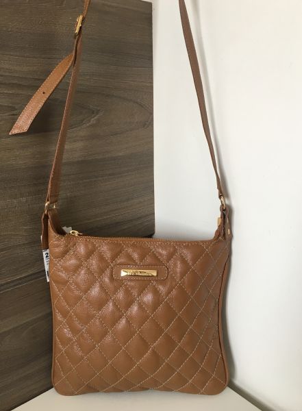 Bolsa couro caramelo.