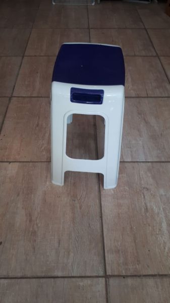 Banqueta Plástico Forte Suporta 120kg