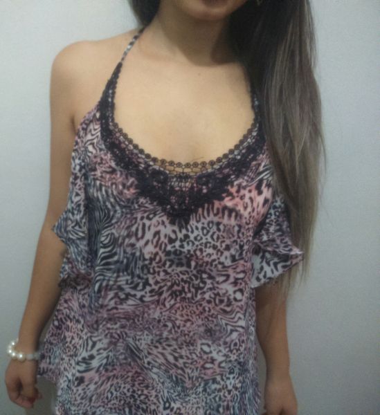 Blusa de alcinha bordado renda no busto