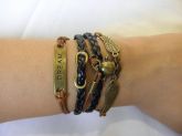 Pulseira de couro com pingente