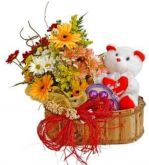 cesta com flores e urso