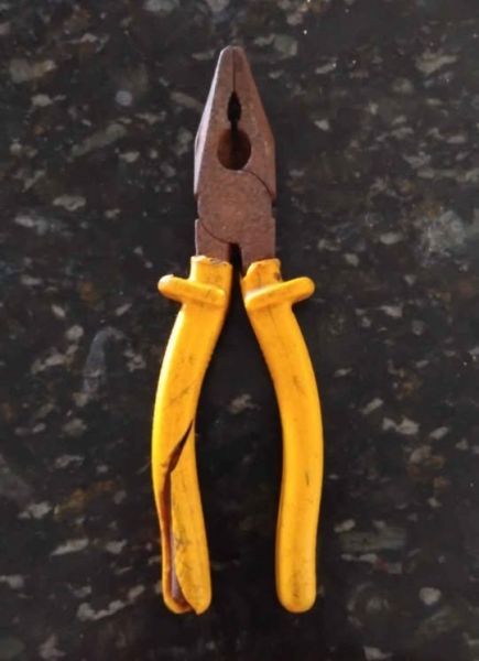 Alicate de Pressão Amarelo