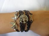 Pulseira de couro com pingente