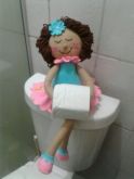 Boneca porta papel