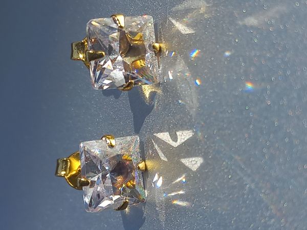 Brinco ponto de luz quadrado