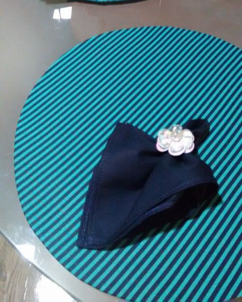 Capa para sousplast azul tiffany com listras azul marinho