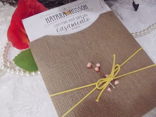 CONVITE PAPEL PLANTA - 210 x150mm - ENVELOPE KRAFT JUTA - TAG - CORDÃO ALGODÃO - SACO PLÁSTICO.