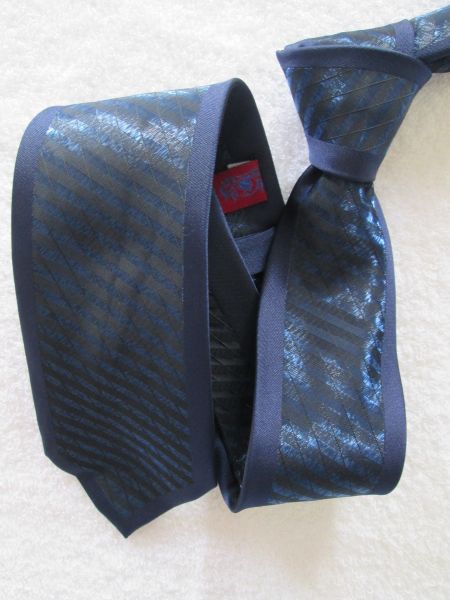 Gravata Azul Escura Mogless