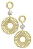 Brinco folheado a ouro com adereço redondo de chapa vazada - Cod: BS2429