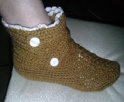 Sapatinho crochê com 2 fechos