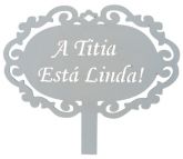 CÓD-CA05 PLACA CASAMENTO  A TITIA ESTÁ LINDA 35X30 EM MDF BRANCO