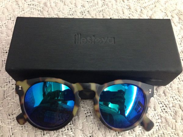 Illesteva Tartaruga com lentes verdes espelhadas